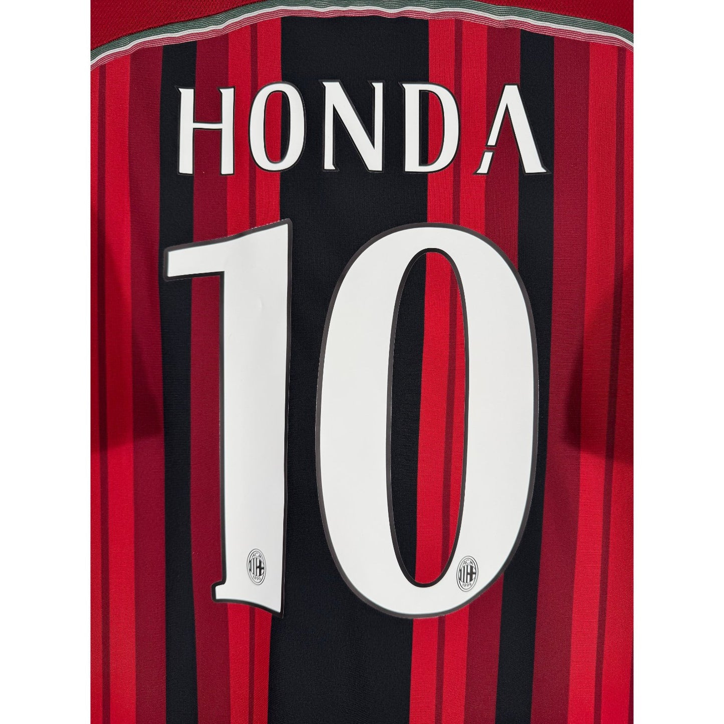 Détail de la typographie du flocage sur le numéro 10 de Keisuke Honda