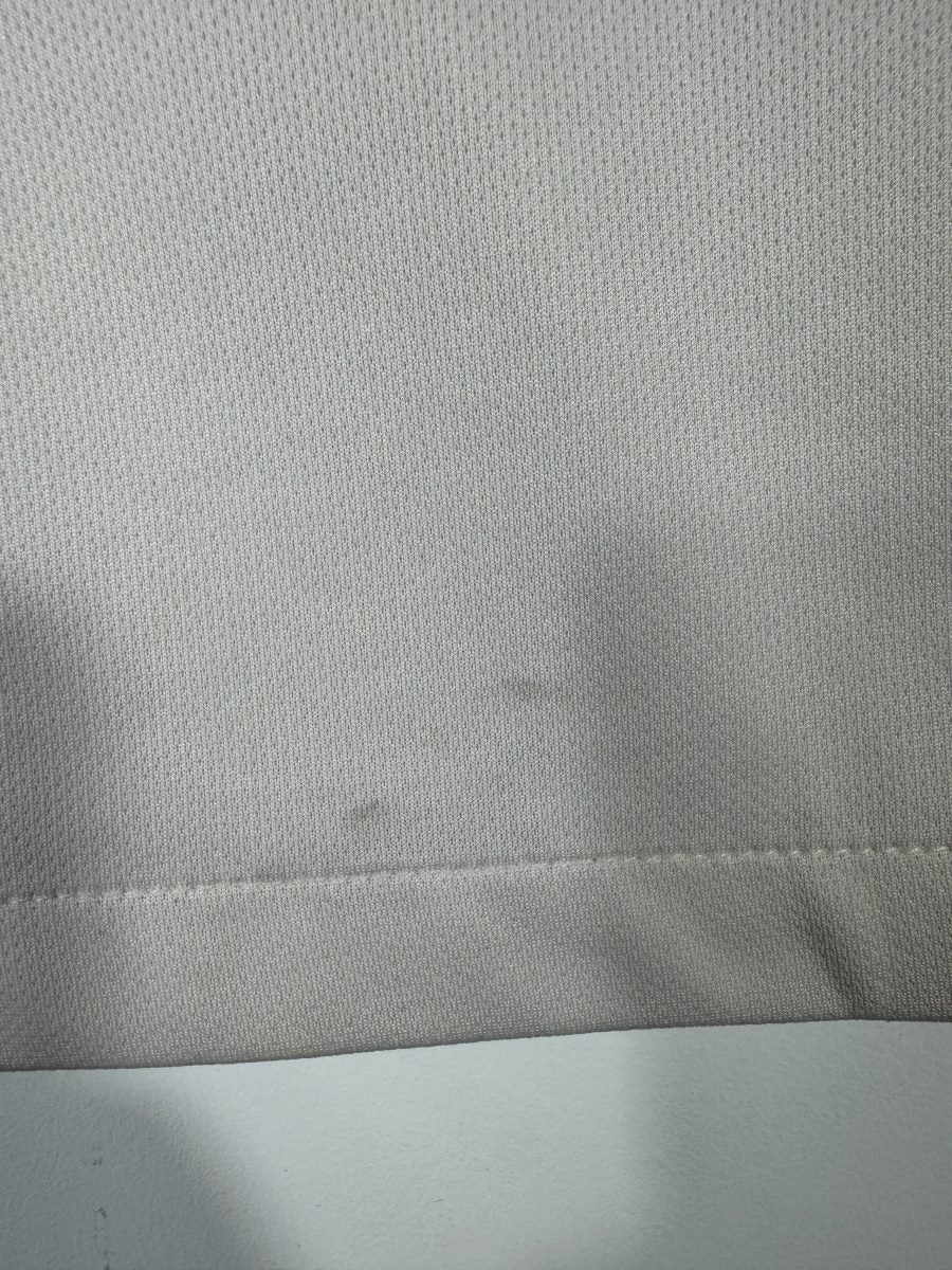 Défaut signalé : micro-taches discrètes sur le bas du dos du maillot AS Roma 2016-2017 Totti