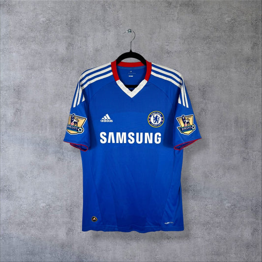 Maillot Chelsea domicile 2010-2011 adidas bleu de face, col rouge et blanc, sponsor Samsung