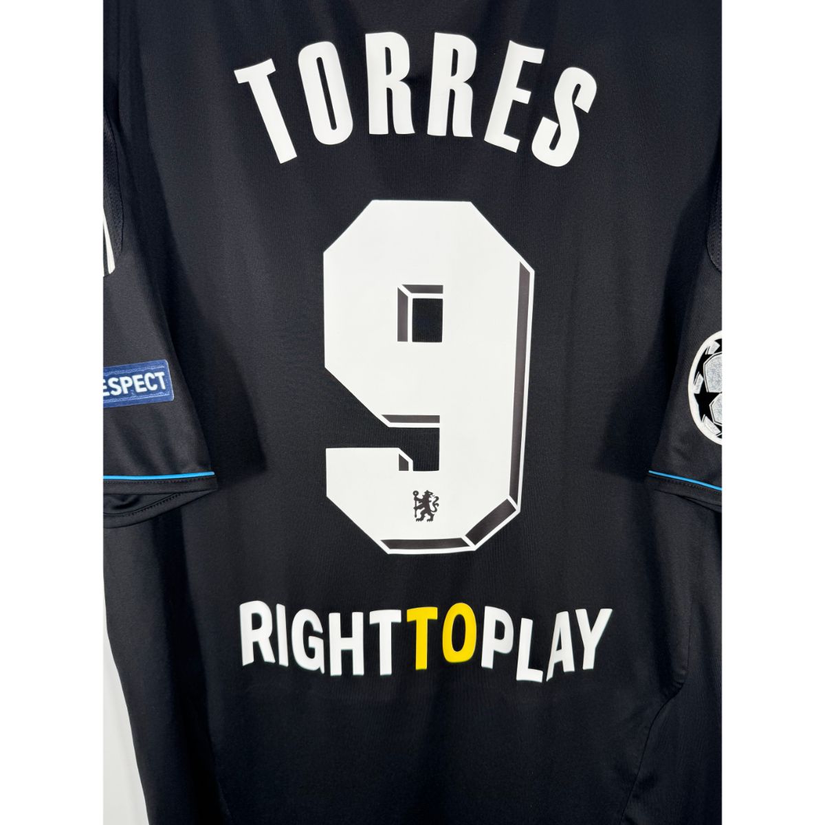 Détail de la typographie du flocage sur le numéro 9 de Fernando Torres