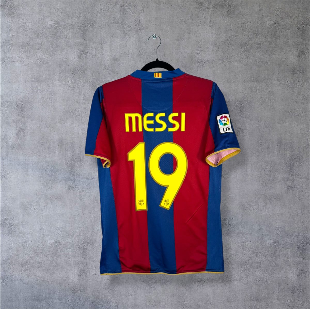FC Barcelona 2007-2008 Home Shirt Messi 19 (S) – Pure Football Shirts