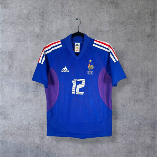 Face du maillot France 2002-2004 domicile adidas, coq FFF brodé, numéro 12 et panneaux mesh violets