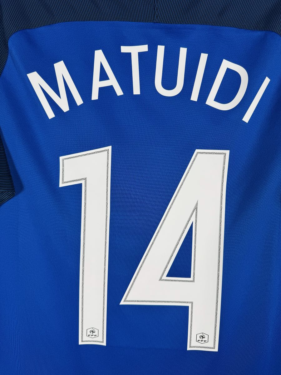 Détail du flocage MATUIDI N°14 avec écussons FFF intégrés dans les chiffres