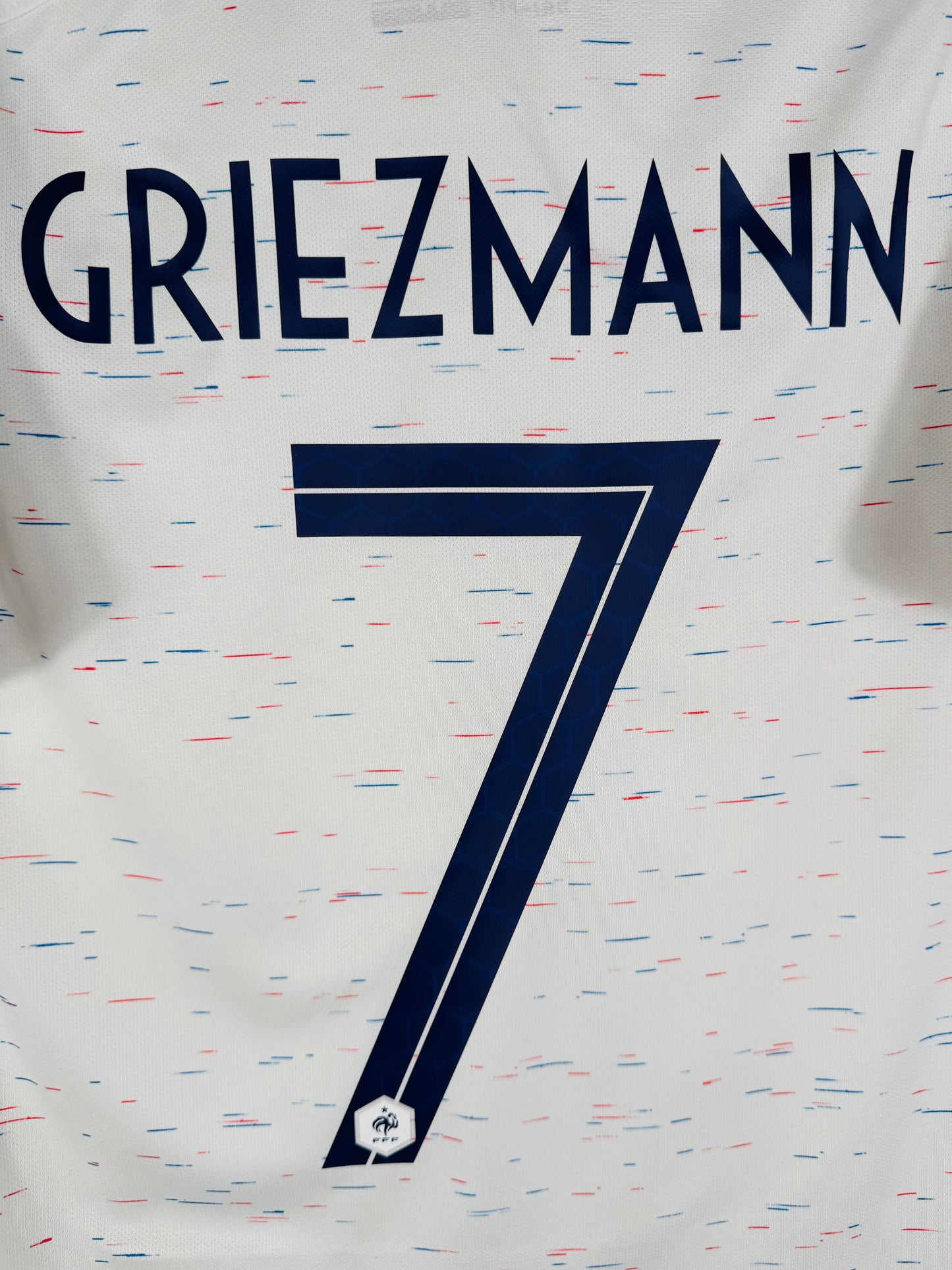 Détail de la typographie du flocage sur le numéro 7 d'Antoine Griezmann