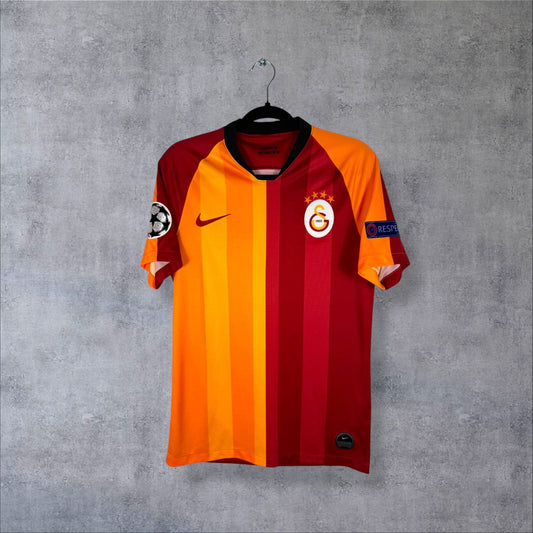 Maillot Galatasaray domicile 2019-2020 Nike de face, moitié jaune-orange et moitié rouge