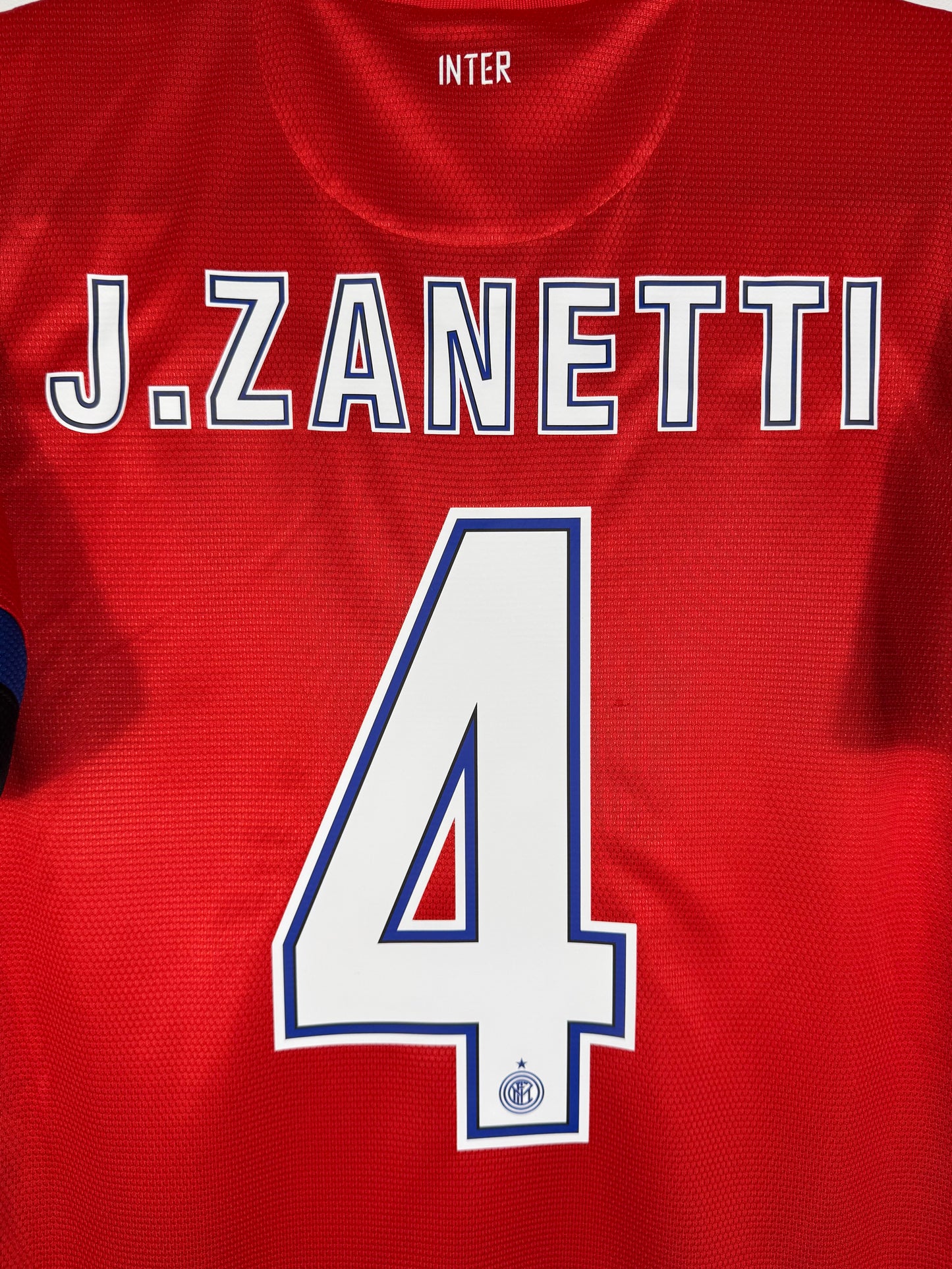 Détail de la typographie du flocage sur le numéro 4 de Javier Zanetti