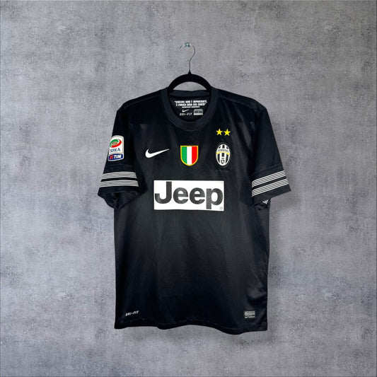 Face du maillot Juventus 2012-2013 extérieur Nike noir avec le sponsor Jeep et l'écusson Scudetto