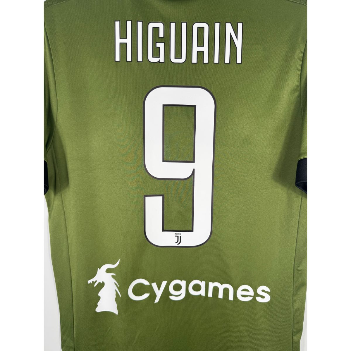 Détail de la typographie du flocage sur le numéro 9 de Gonzalo Higuaín