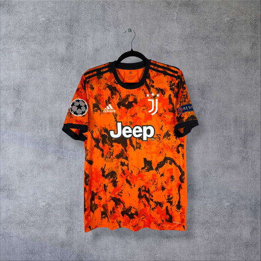 Face du maillot Juventus 2020-2021 third adidas orange marbré, sponsor Jeep et patch Ligue des Champions