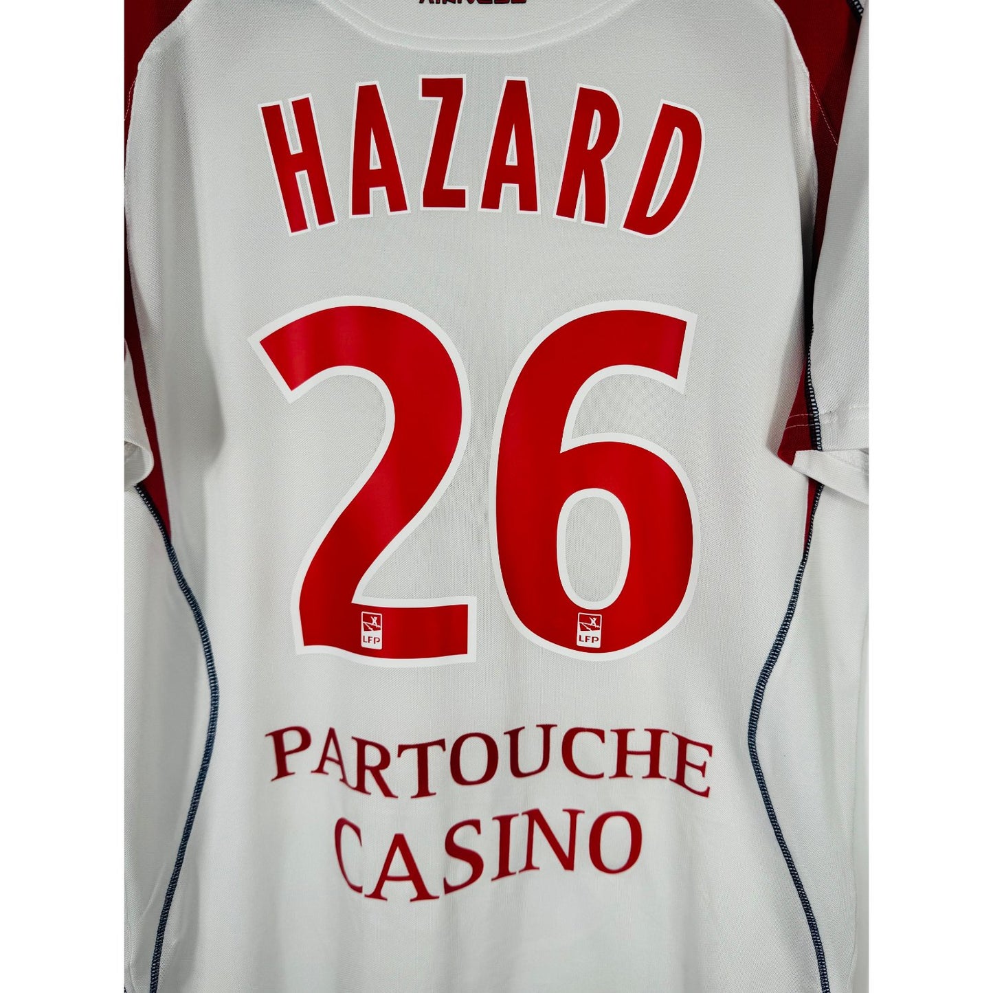Détail de la typographie du flocage sur le numéro 26 d'Eden Hazard