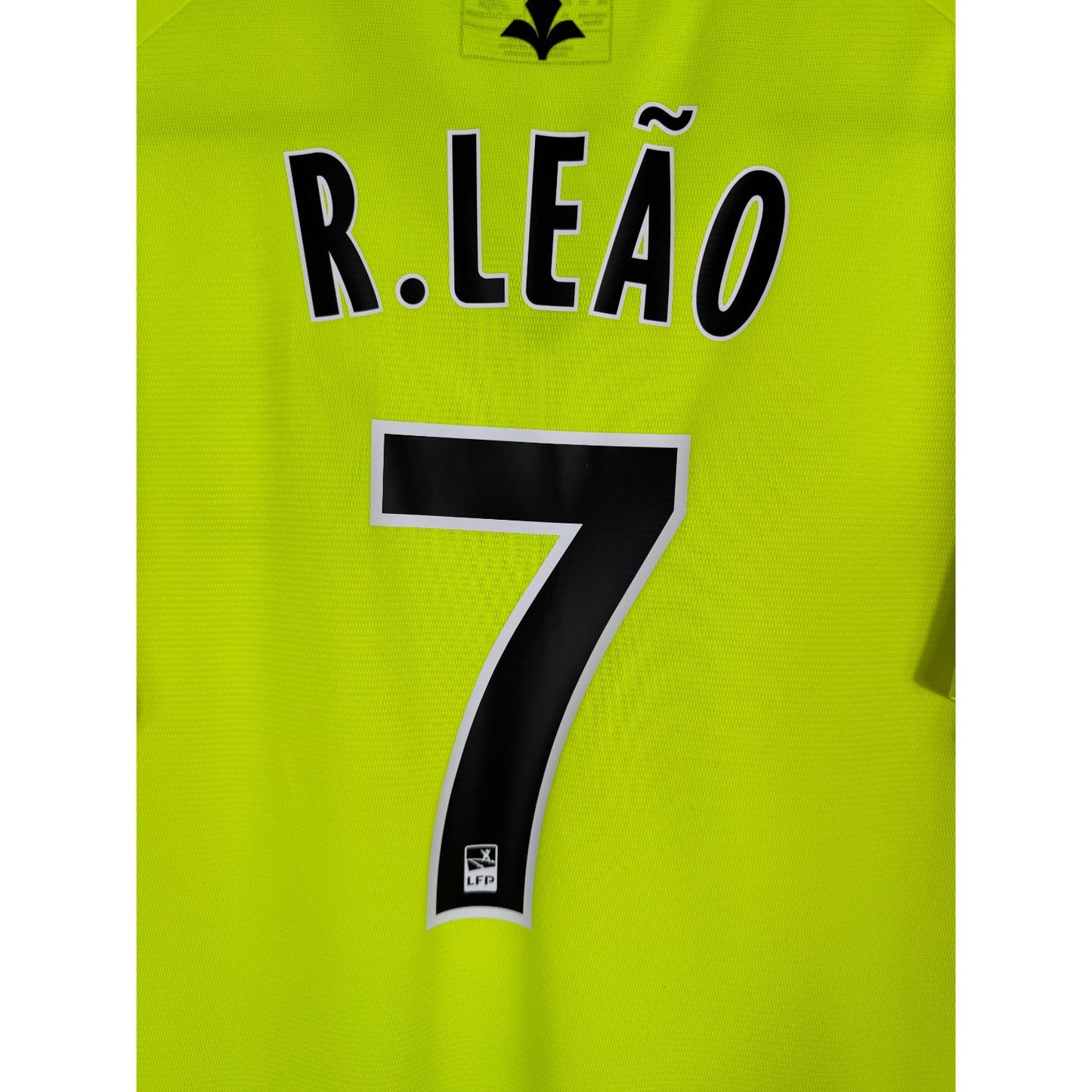 Détail de la typographie du flocage sur le numéro 7 de Rafael Leão