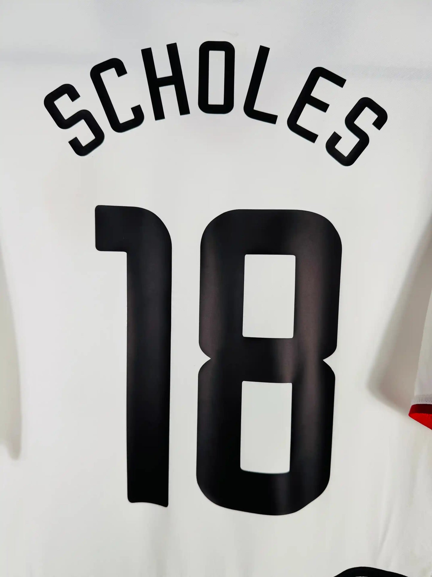 Détail flocage Scholes N°18 sur maillot Manchester United extérieur 2002-2003 numéro mythique du Ginger Prince