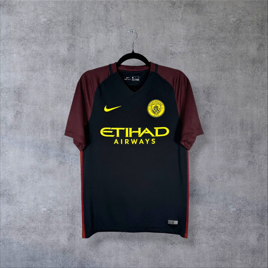 Maillot Manchester City extérieur 2016-2017 Nike de face, sponsor Etihad jaune