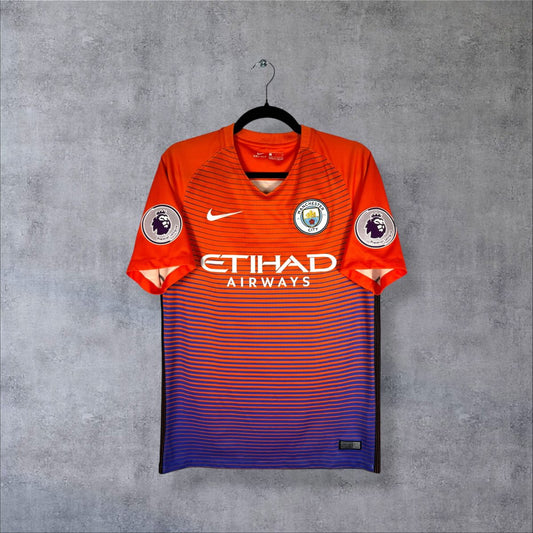 Face du maillot Manchester City 2016-2017 third Nike, dégradé orange vers bleu, sponsor Etihad Airways