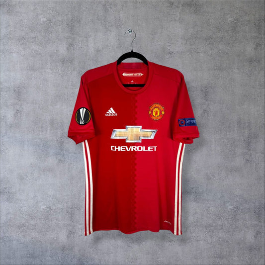 Maillot Manchester United domicile 2016-2017 adidas de face, sponsor Chevrolet, bandes blanches