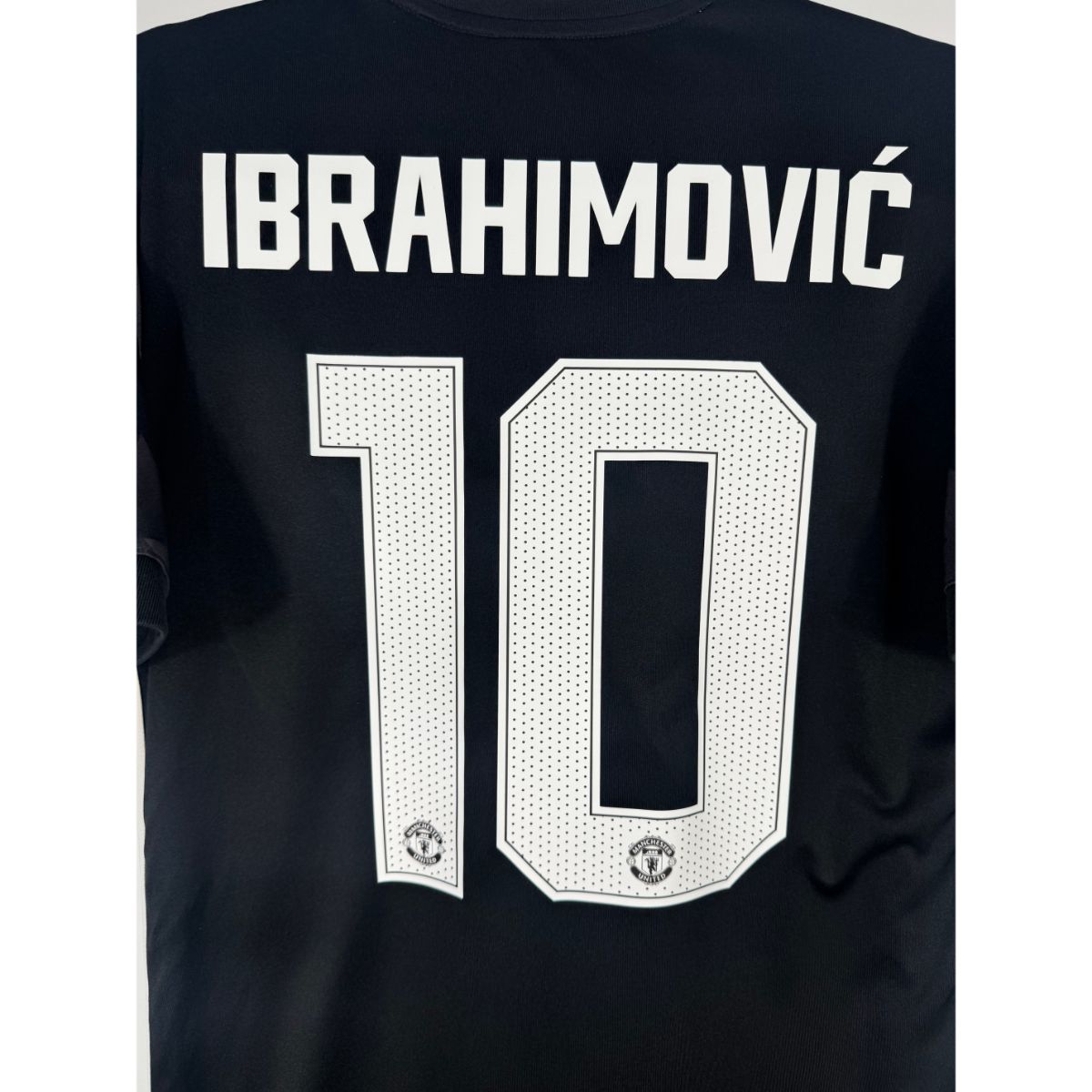 Détail de la typographie du flocage sur le numéro 10 de Zlatan Ibrahimovic