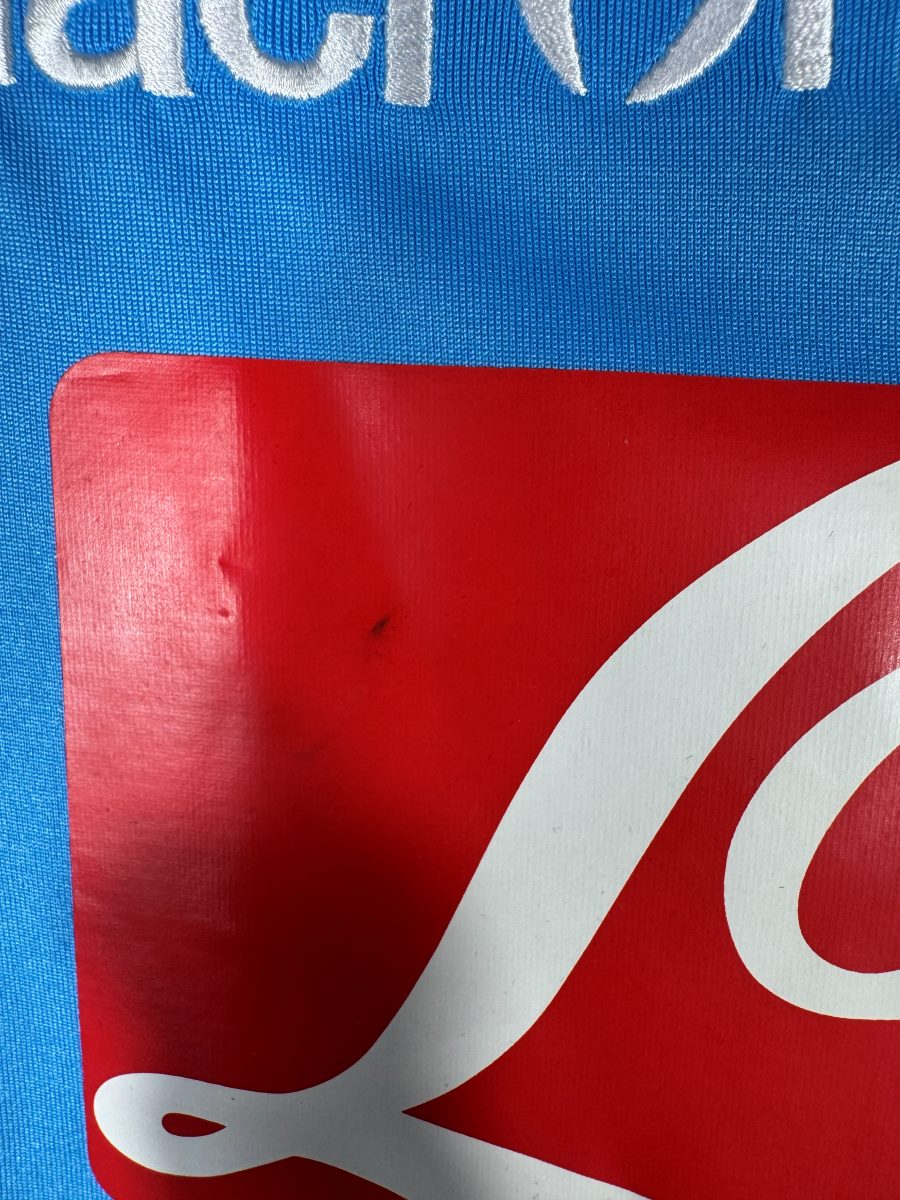 Micro-trace sur le sponsor Lete du maillot Napoli 2011-2012 domicile