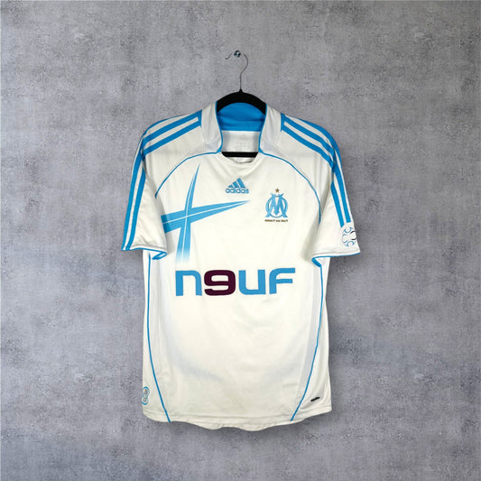 Vue de face du maillot OM 2006/07 avec la croix azur et sponsor Neuf.