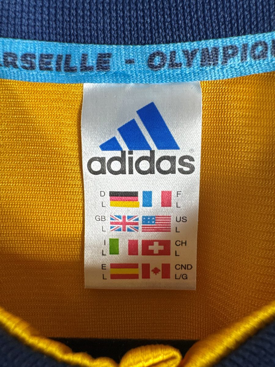 Étiquette adidas d'époque taille L et bande de col Olympique de Marseille du maillot OM 1998-1999