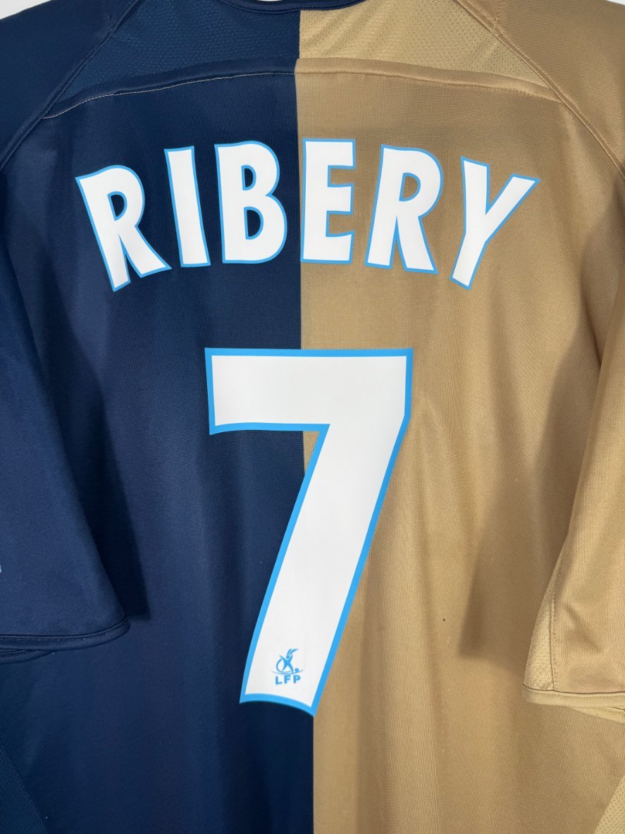 Détail de la typographie du flocage sur le numéro 7 de Franck Ribéry