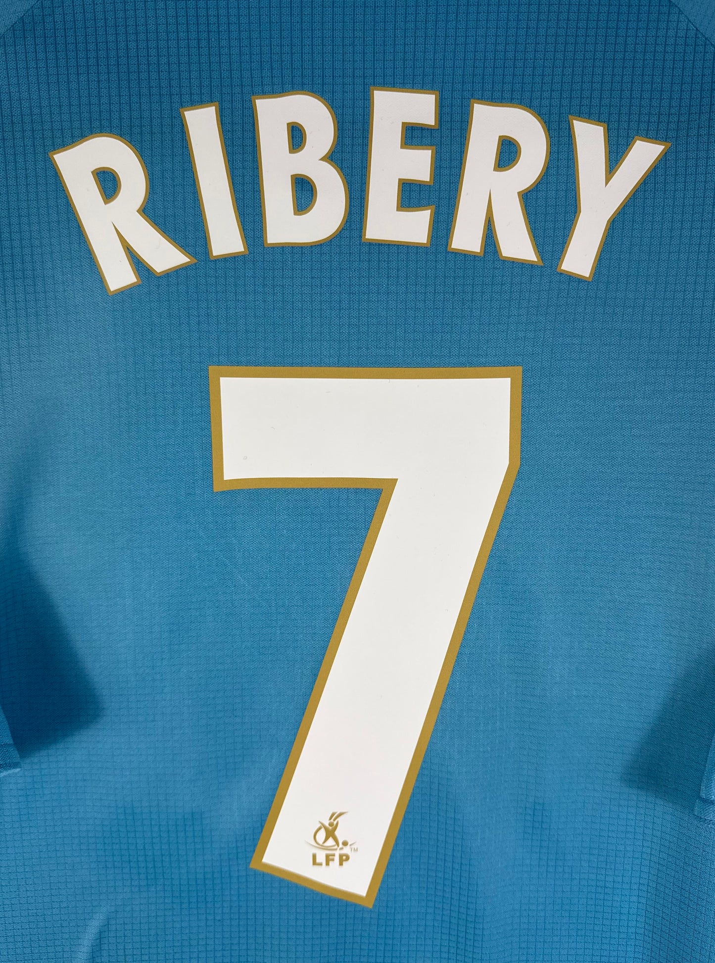 Détail de la typographie du flocage sur le numéro 7 de Franck Ribéry