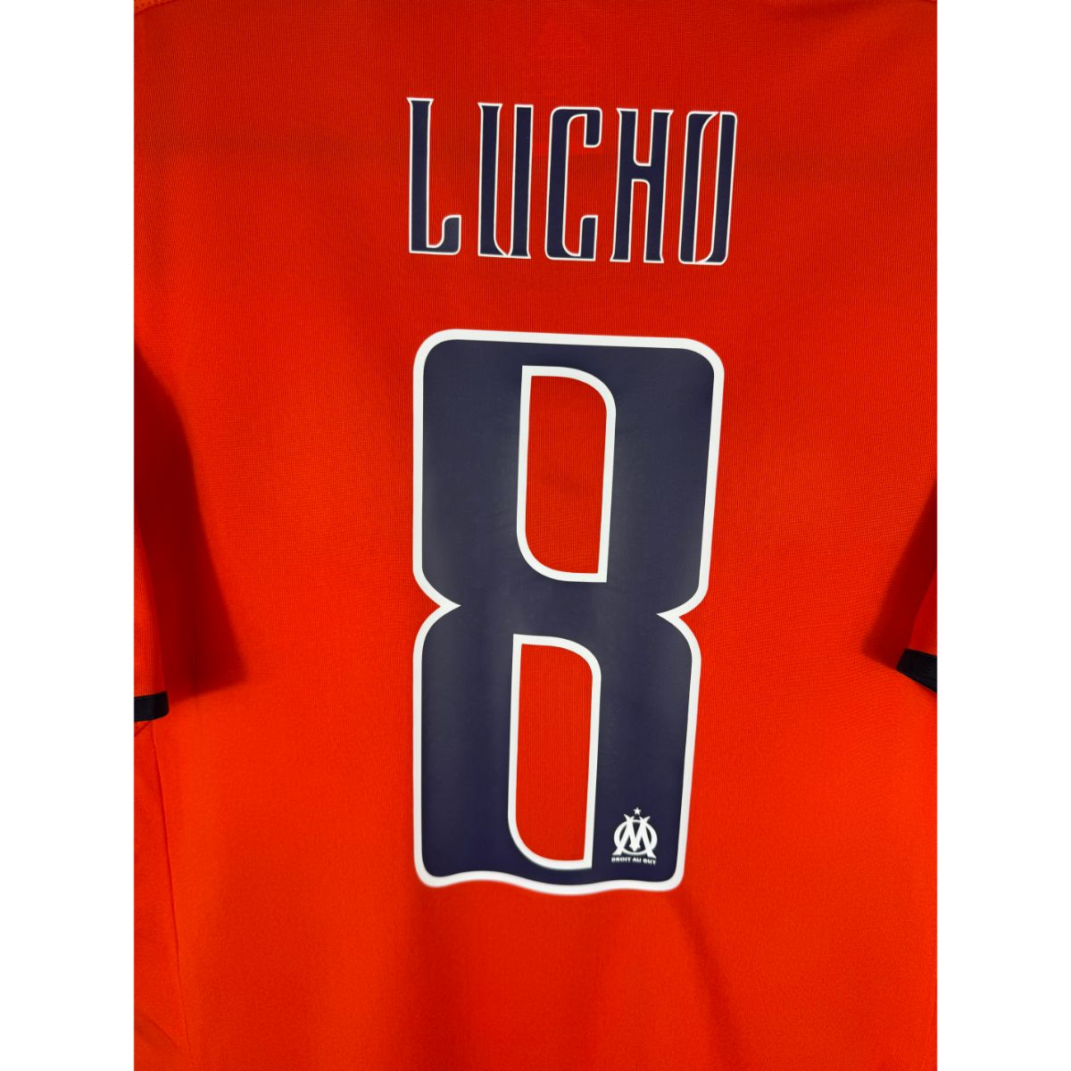 Détail de la typographie du flocage sur le numéro 8 de Lucho González