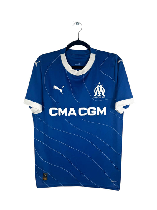 Maillot OM 2023-2024 extérieur Aubameyang Puma vue avant logo et sponsor