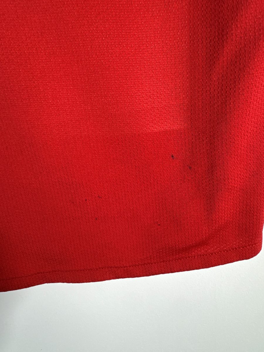 Micro-marques d'usure légère sur le bas du maillot Portugal 2008-2009
