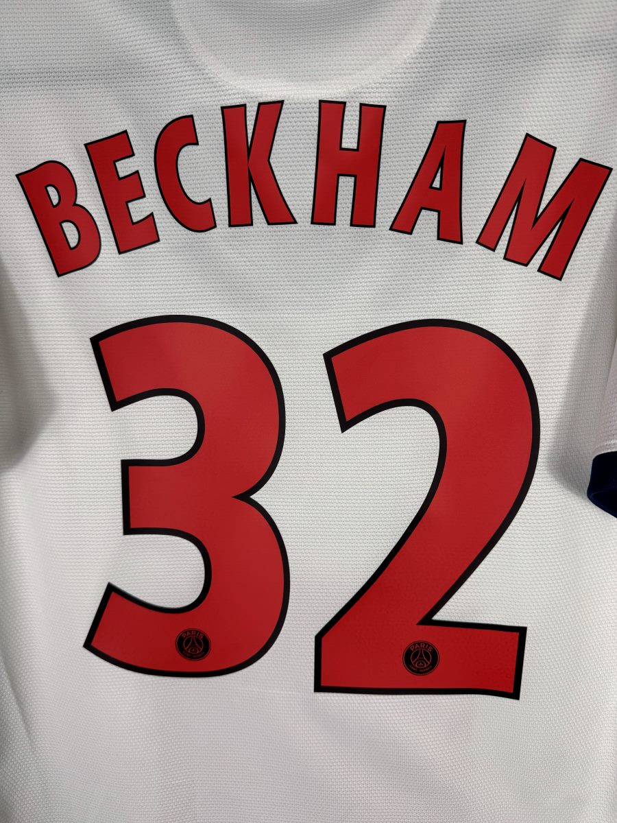 Détail du flocage BECKHAM numéro 32 sur le maillot PSG extérieur 2013-2014