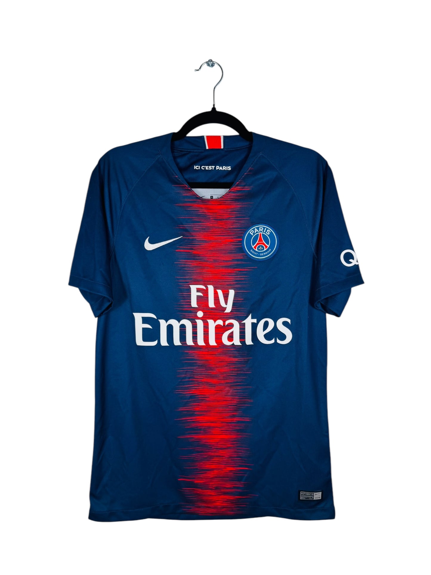 Maillot PSG 2018-2019 Domicile Nike - Vue avant flocage Mbappé N°29, taille S, couleur marine.
