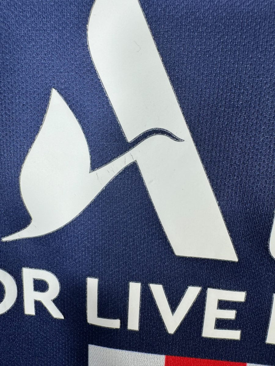 Léger craquelé du flocage sponsor ALL Accor sur le maillot PSG 2019-2020 domicile