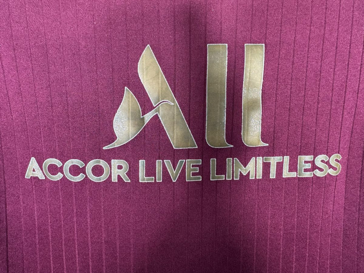Macro sponsor ALL Accor Live Limitless dore usure tres minime