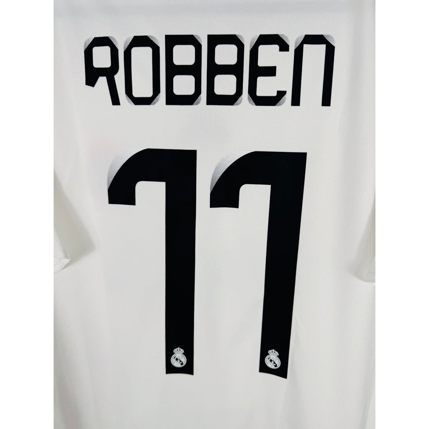 Détail de la typographie du flocage sur le numéro 11 d'Arjen Robben