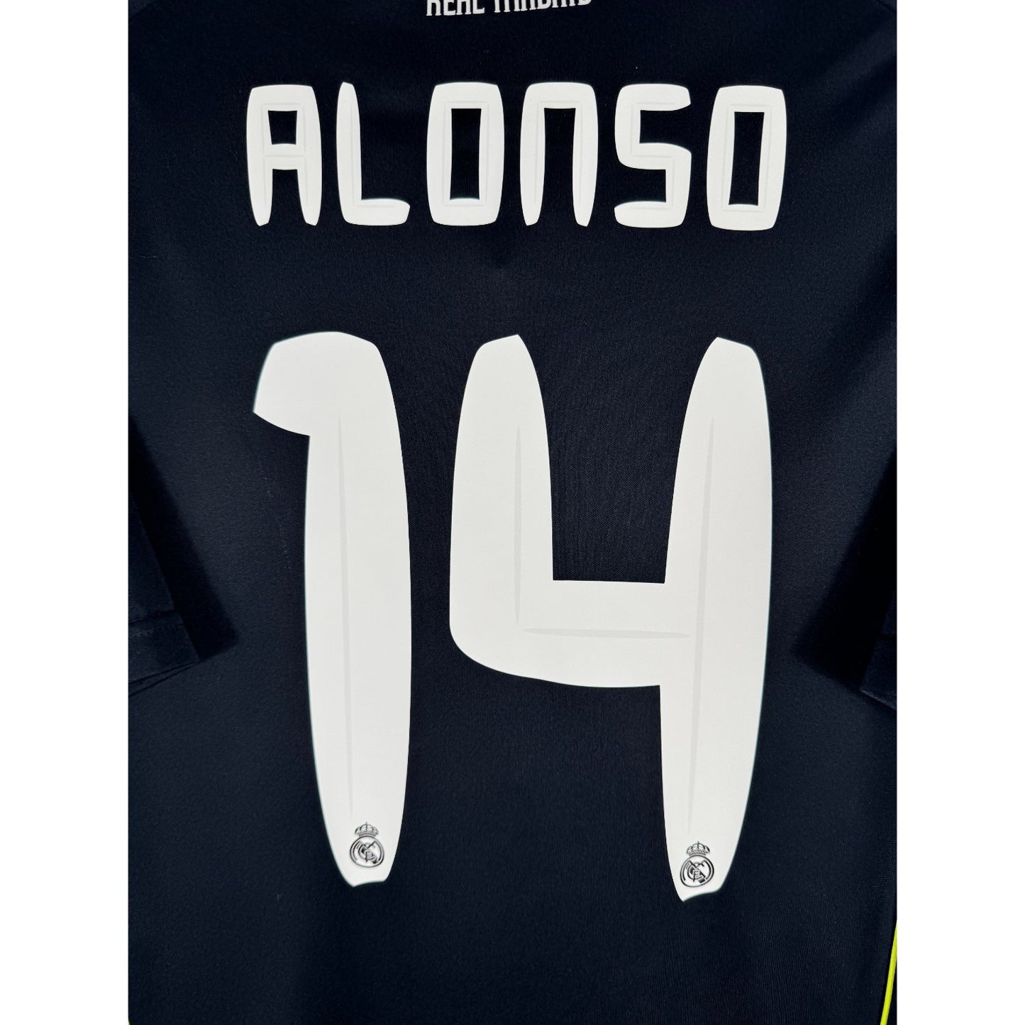 Détail de la typographie du flocage sur le numéro 14 de Xabi Alonso