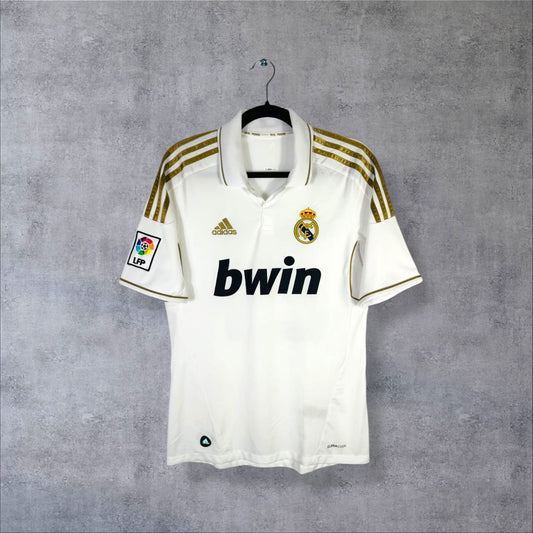 Face du maillot Real Madrid 2011-2012 blanc et or adidas avec le sponsor bwin