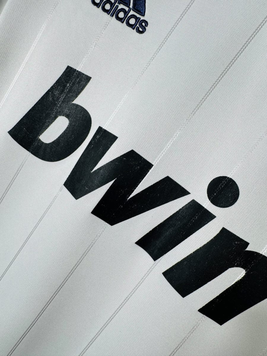 Détail usure légère sur sponsor bwin, maillot Real Madrid 2012-2013