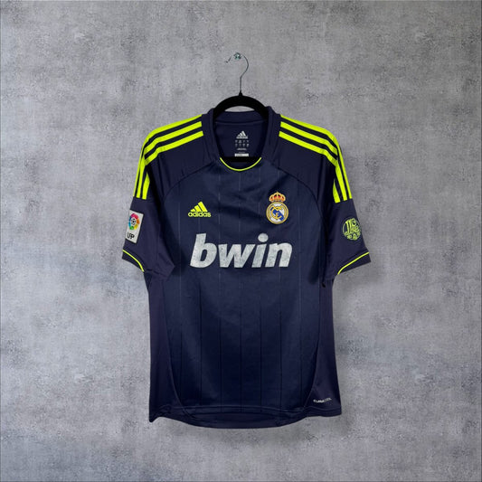 Maillot Real Madrid extérieur 2012-2013 Adidas de face, sponsor bwin, bandes jaune fluo