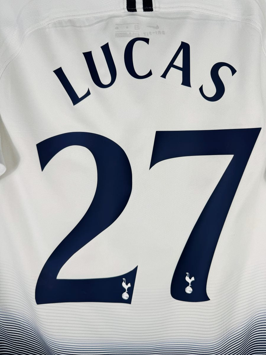 Détail du flocage Lucas N°27 typographie Ligue des Champions avec coq Tottenham dans les chiffres