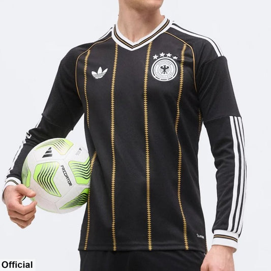 Fuite : le maillot d'adieu noir et or de l'Allemagne clôt 72 ans d'adidas (photo Footy Headlines)