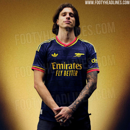Fuite : le maillot extérieur d'Arsenal 2026-2027 (photo Footy Headlines)