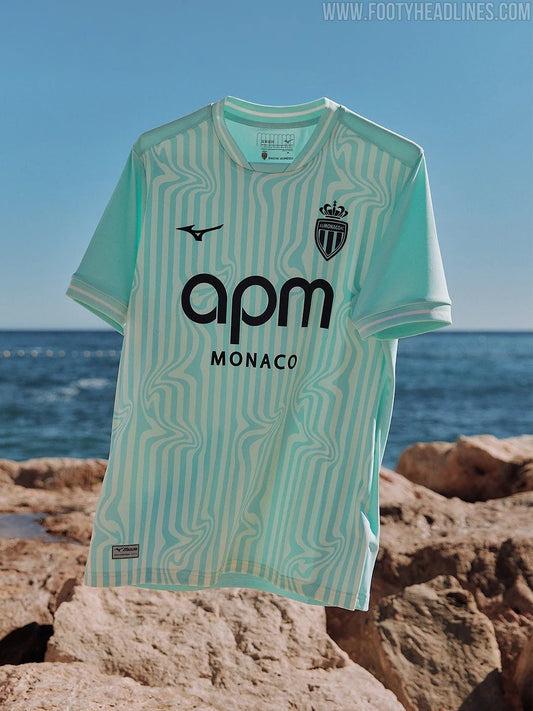 Troisième maillot de l'AS Monaco 2026-2027 signé Mizuno, vert menthe (photo Footy Headlines)