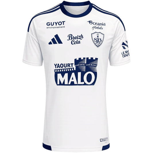 Maillot extérieur Brest 2026-2027 « Brest la Blanche » (photo Footy Headlines)