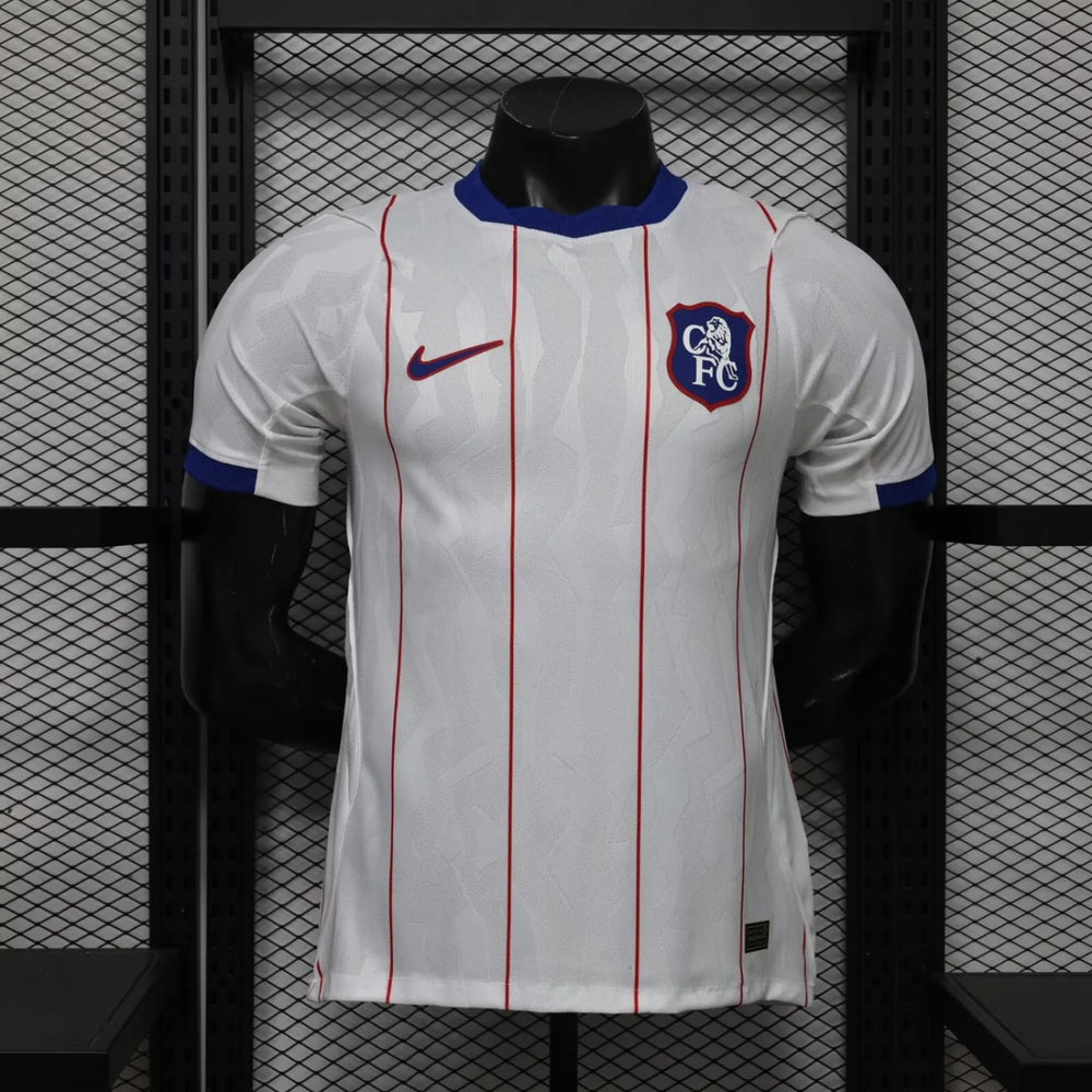 Fuite : le troisième maillot blanc de Chelsea 2026-2027 ressuscite le lion du blason rétro