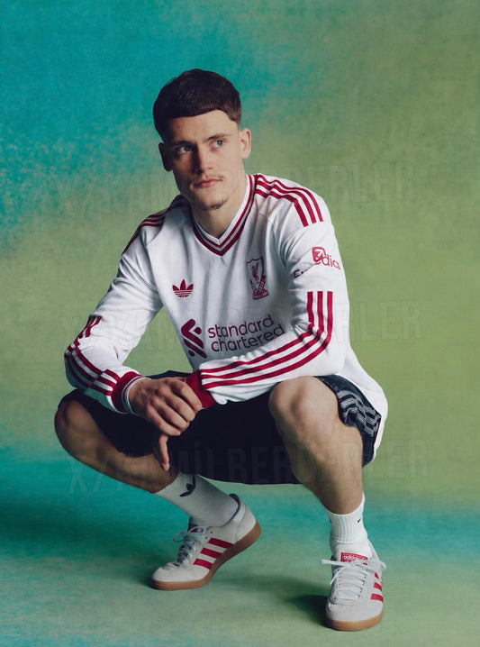 Maillot extérieur Liverpool 2026-2027 adidas, version manches longues (photo Footy Headlines)