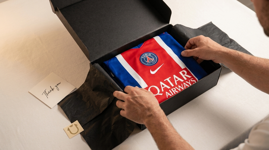 Idée cadeau pour passionné de foot Saint-Valentin anniversaire fête des pères Noël box mystère maillot vintage authentique Pure Football Shirts