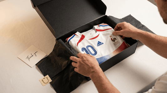 Pure Mystery Box maillot de foot authentique - cadeau surprise pour fan de football avec maillot France vintage dans un coffret premium