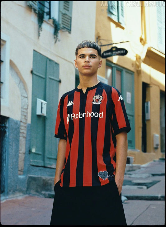 Fuite : les maillots domicile et extérieur de l'OGC Nice 2026-2027 (photo Footy Headlines)