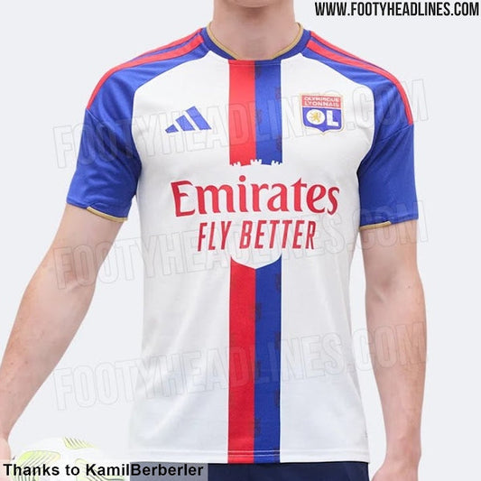 Maillot OL Olympique Lyonnais 2026-2027 domicile leak Adidas blanc bande centrale rouge bleu manches bleu raglan blason Lyon détails or