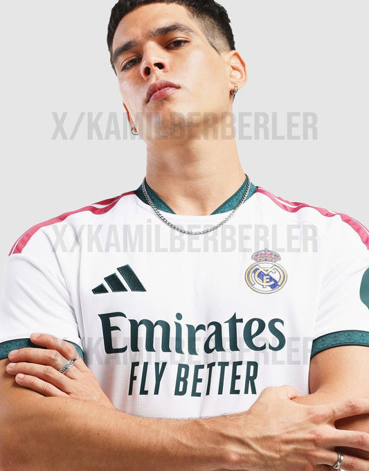 Maillot Real Madrid 2026-2027 domicile leak Footy Headlines Adidas blanc accents vert foncé Aurora Ivy bandes roses motif RMCF tonal