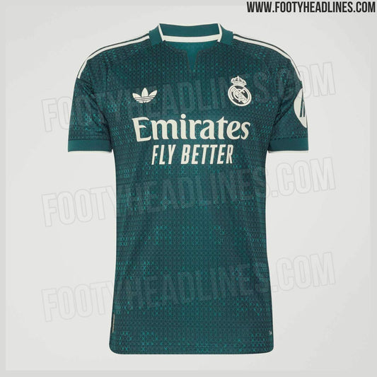 Fuite : le maillot extérieur du Real Madrid 2026-2027 (photo Footy Headlines)